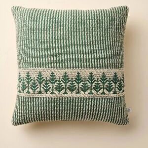16” Tree Icon Throw Pillow in Green/Cream
Hearth & Hand with Magnolia NWT